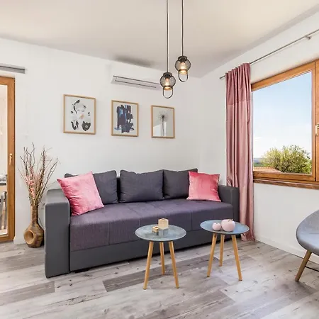 Apartment Fara *